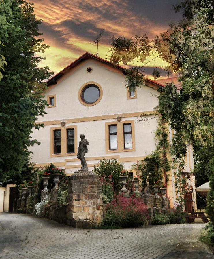 Hotel U Zlate Brany Cesky Raj Wellness Libuň Esterno foto